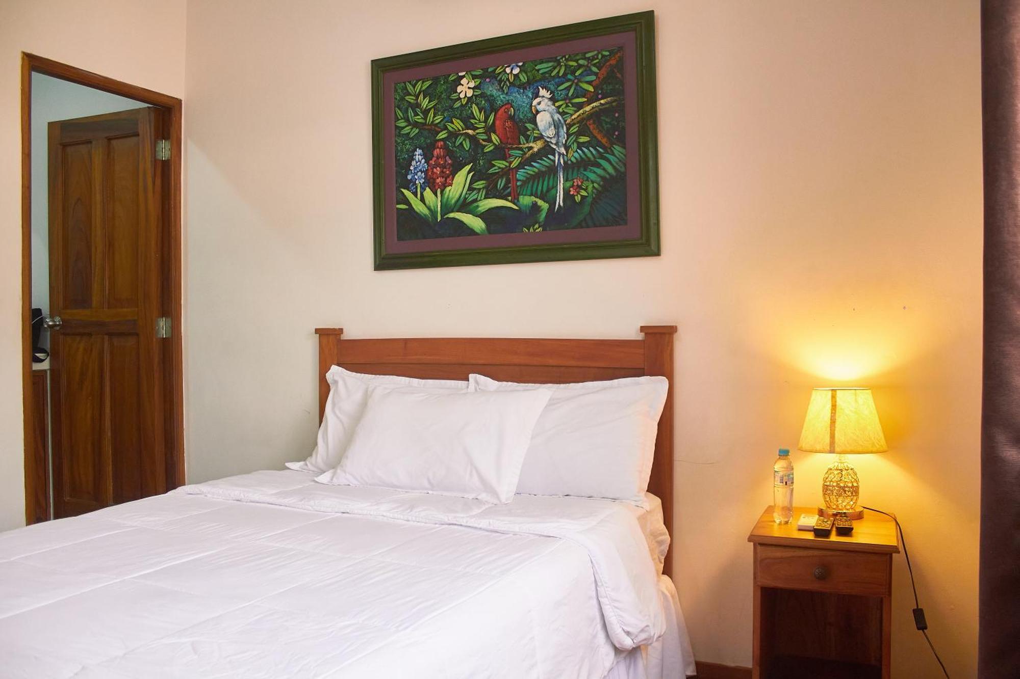Hotel Villa Antigua Сан-Сальвадор Экстерьер фото